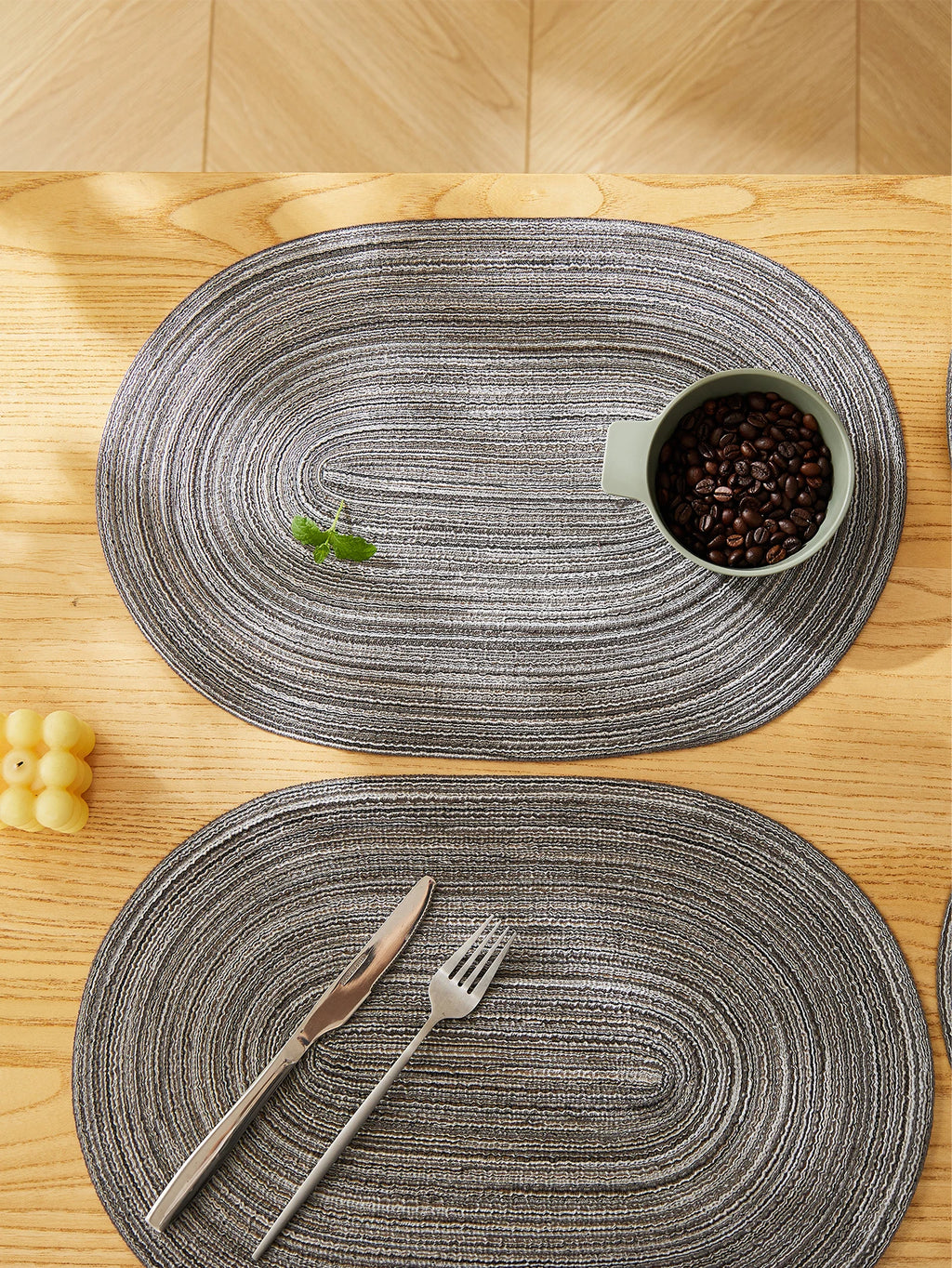 Placemats Set of 4,Heat resistant pad,Place Mat Washable Table Mats for Kitchen Dining Table Mixed Color Non-Slip Place mats