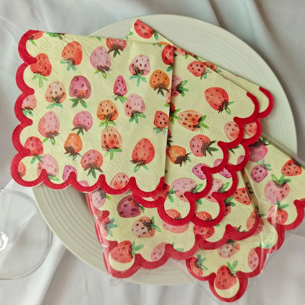 40pcs 25*25cm 3-Ply Red Strawberry Printed Cut Edge Cocktail Napkins Bar Party Paper Wavy Edge Printed Paper Placemats，Suitable